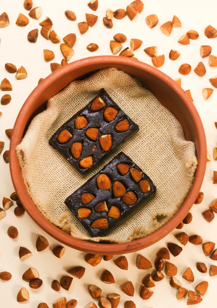 VegOChef Cocoa Almond Bar, Vegan Bar with Goodness of Dates Raisins Almonds Walnuts and Sunflower Seeds - Complete Sugar Free Nutritious Bar Health Hamper (Pack of 6 - 40 GMS Each)