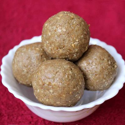 Sitara Foods Nuvvu Laddu Vundalu Unda Til Ke Laddu Ellu Urundai Home Made 250 Grams Pack