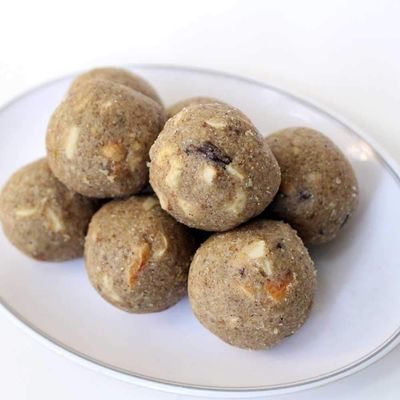 Sitara Foods Gond Donkache Ladoo Laddu 1000 Grams Box