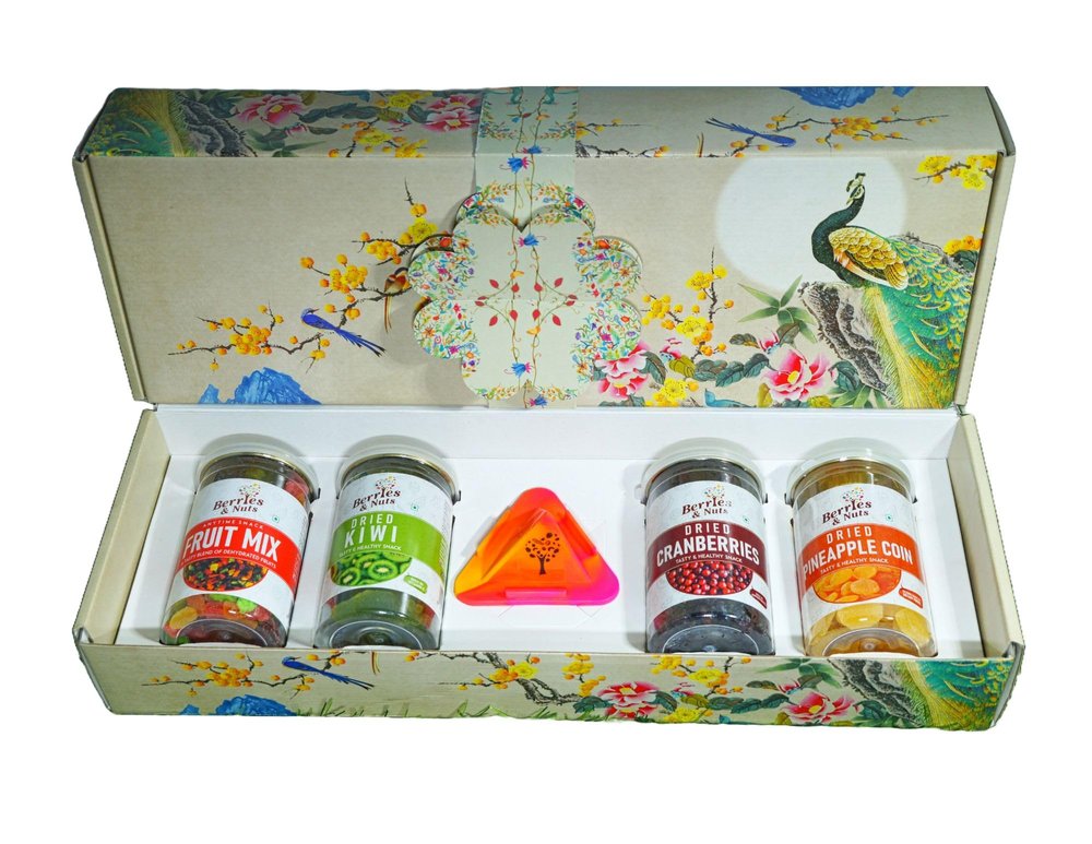 Berries And Nuts Premium Dried Fruits Gift Box | Assorted Dried Fruits Box | Fruit Mix, Kiwi, Cranberries, and Pineapple Coin | 800 Grams Box | Dry Fruit Gift Pack for Special Ocassions | Anytime Use