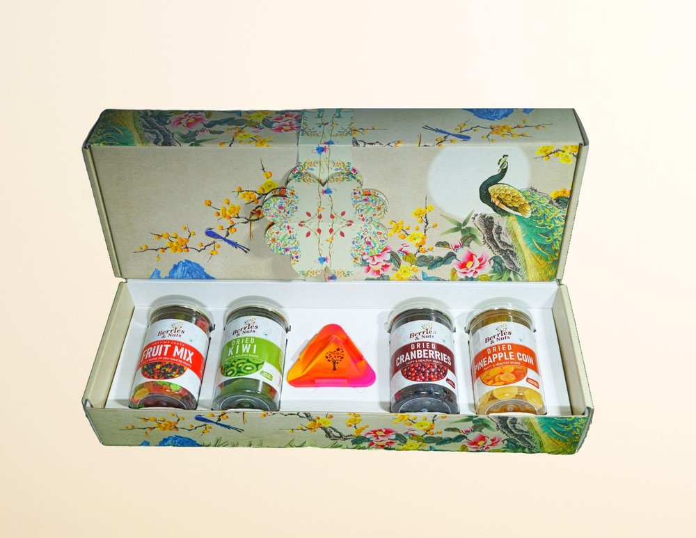 Berries And Nuts Premium Dried Fruits Gift Box | Assorted Dried Fruits Box | Fruit Mix 200 Grams, Kiwi, Cranberries, and Pineapple Coin | 800 Grams Box | Dry Fruit Gift Pack for Special Ocassions | Anytime Use