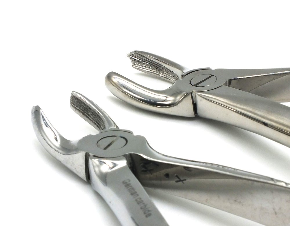 ADDLER DENTAL FORCEP UPPER MOLORS LEFT & RIGHT Premium, Easy Grip, No Slip, No Rust, Handle No:- 17 & 18 AP. Life Time Anti Rusting Warranty.