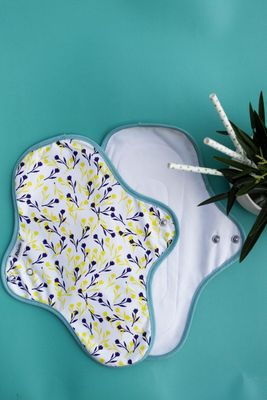 Rebelle Reusable Sanitary Pad for Women (L) | Safest Cloth Pad | 4 Thick & Thin Pads | Easy to Dispose | For Heavy Flow | Anti-Bacterial | Superb Absorbency | Comfortable & Easy To Use | Rash Free Cotton Fabric | 10 Hrs | Lasts Up To 1 Year