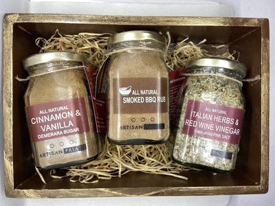 Artisan Palate Winter Gift Hamper 3 Bottles in Wooden Tray CT01