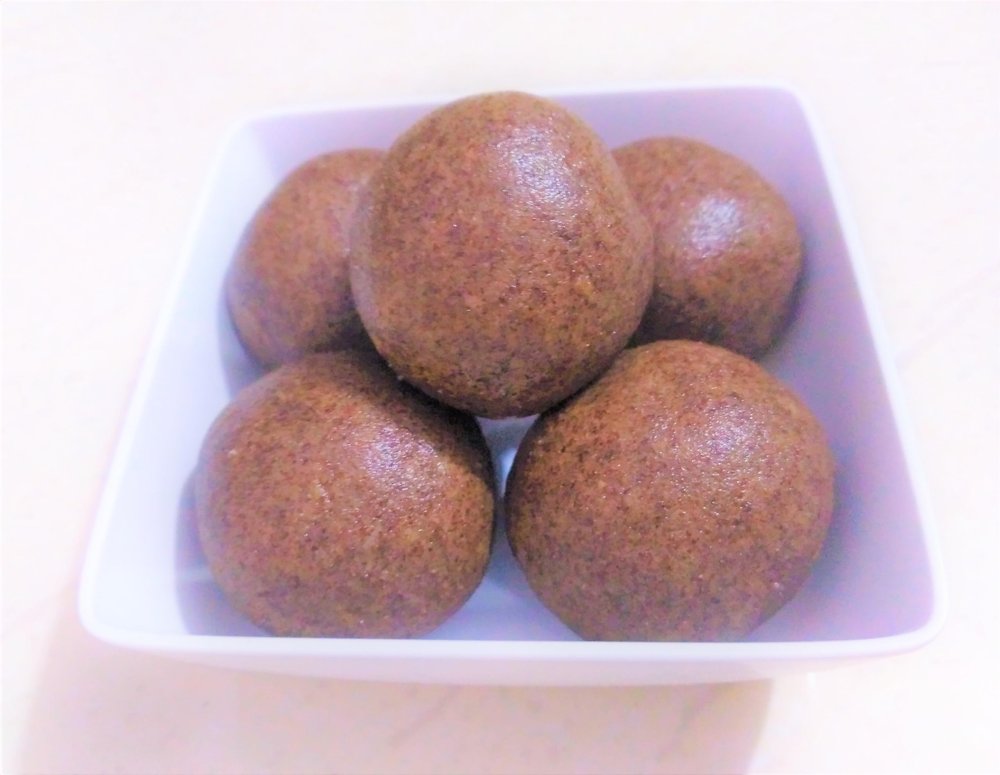 500gm Ragi (Nachani) laddu made with Deshi Cow Ghee. Healthy home made laddu.