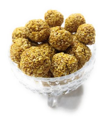 HARIBHAI DAMODAR MITHAIWALA - JAGGERY TIL LADOO - 400 grams - 2 packs of 200 grams