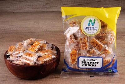 Neelam Foodland Peanut Chikki Cubes Bites, Perfect Snack to Munch at Home, Travel, Picnic, 400 G
