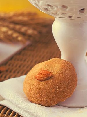 Seewans Pure Desi Ghee Traditional Made Surti Nankhatai l Soft & Buttery Indulge in the Rich Flavor of India | Biscuit | Cookies | (500 Gram)
