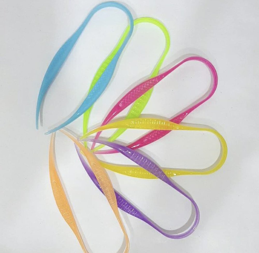 Vachi U Shape Plastic Tongue Cleaner/Scraper Multi Color for Kids and Adults (Set of 3 Pcs)