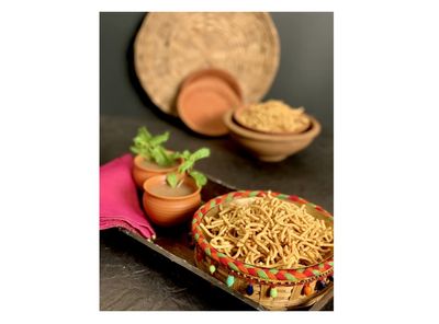Changezi's Namkeen Ratlami Sev||Ratlami Bhujiya||Traditional Spicy Indore Malwa Namkeen||Famous Snacks of India||All Time Perfect Party Snack||Made with 100% Groundnut oil Ratlami Sev-1Kg*6Pack