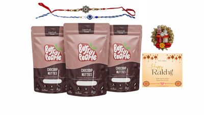 The Berry People Rakhi Gift Combo with Nutties Chocodip, 50gx3- Organic & Healthy, Adulteration-Free