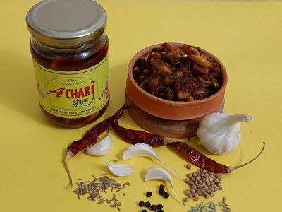 Achari Garlic Pickle (250gm)