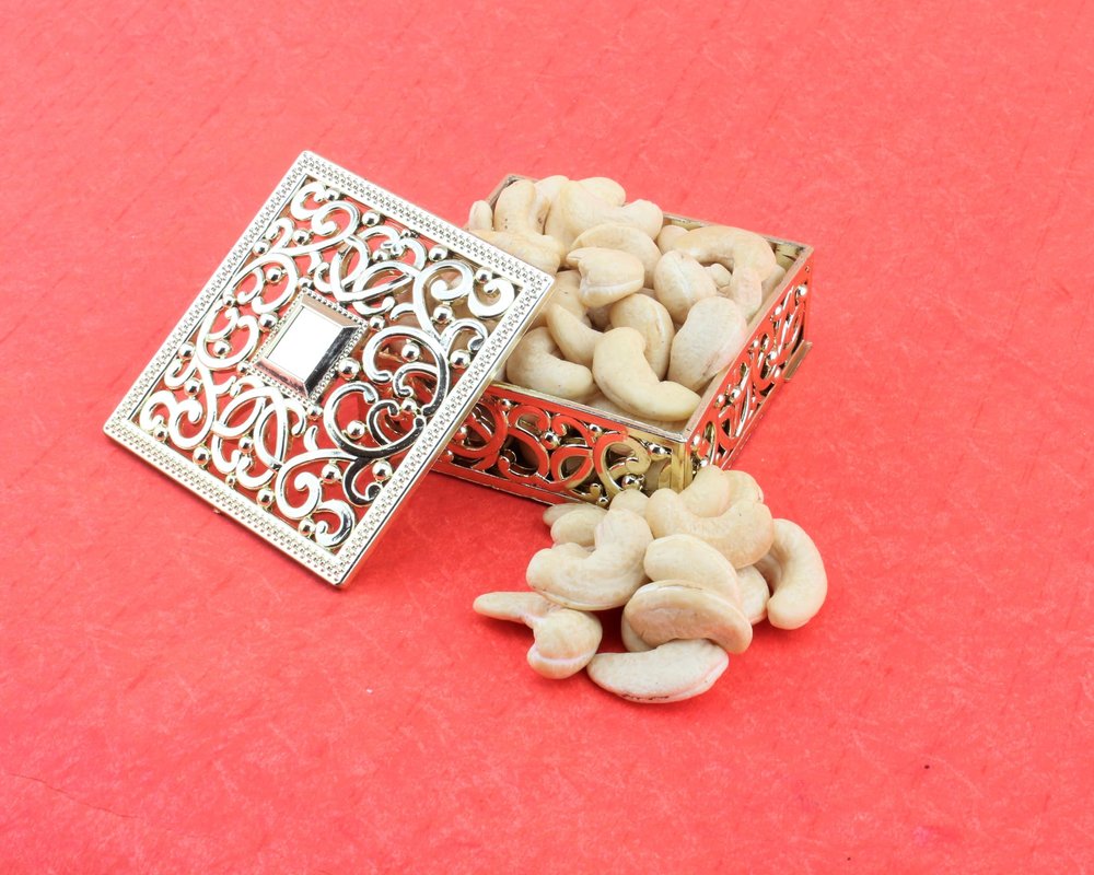 SFU E Com Dry Fruit Gift Hamper With Golden Box And Cashew | Ideal for Rakhi, Diwali and Festive Gifting | Dry Fruit Hamper For Corporate Gifts, Family, Friends, New year | 057
