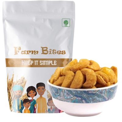 Homemade Hot and Spicy Kaju Shaped maidha Biscuits | Cashew Shaped maidha Cookie | Masala kaju biscuits | Maidha kaju Namkeen - Grams (500)