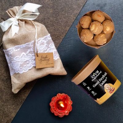 EVUM Gond Laddu Diwali Gift Hamper (400 gm) | Best Gift Potli for Diwali Festival and Special Occasion | Nuts, Dry Fruits, Ghee and Jaggery | Healthy and Tasty Dink Ladoo