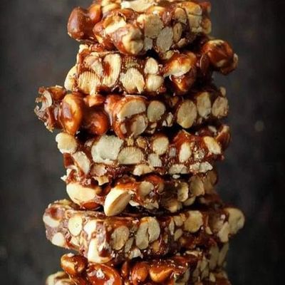 Chikki - 250 Grams Peanut Bar, No Added Preservatives and Colours | Gajak | Sweets | Bedampatti Made with Jaggery - BihariBrothers