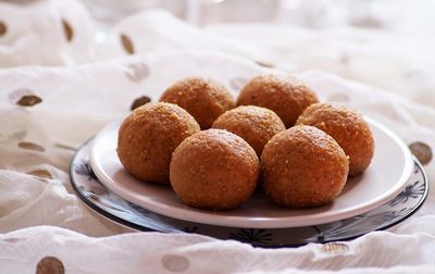 MMR Bellam Minapa Sunnundalu,Jaggery Urad Dal Ladoo, Home Made (Bellam Sunnandalu, 250 gms (5pcs))