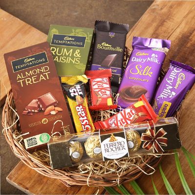 SFU E Com Assorted Chocolate Gift Hamper | Chocolate Gift For Birthday, Anniversary, Valentine, Diwali, Rakhi, New Year | 010