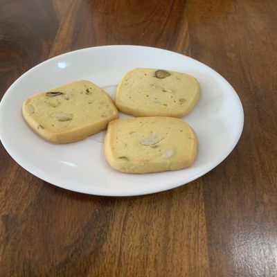 Eggless Kaju Pista Cookie Gift Pack, Handmade by Cakes and Bakes Haldwani, Pack of 12/250 gms net. wt.