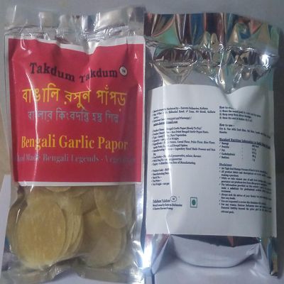Takdum Takdum - Bengali Hand Made Sun Dried Papar - Garlic Papar and Tomato Papar - A Legendary Delicacies of Bengali Gharana - Item contains 4 Packs (400 gm) - Garlic Papar 100 gm X 2, Tomato Papar 100 gm X 2