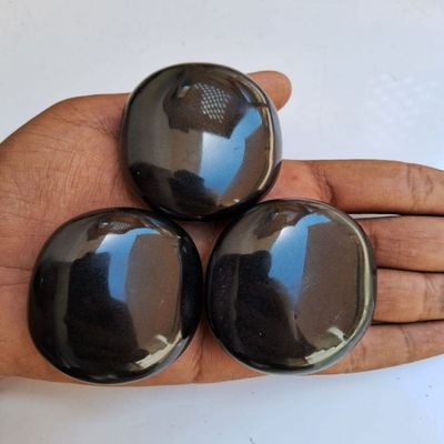 2Pcs Set Black Tourmaline Palm Stone Crystal - Black Tourmaline Palmstone Natural Chakra Therapy Polished Healing Crystal Oval Pocket Worry Stone Gemstone for Anxiety Stress Relief