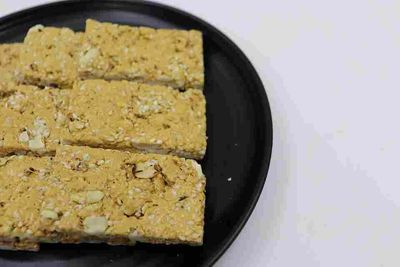 THE TASTE OF MALWA Madrasi Chikki/Gajak | Sweets | Made with Jaggery | Crunchy & Tasty