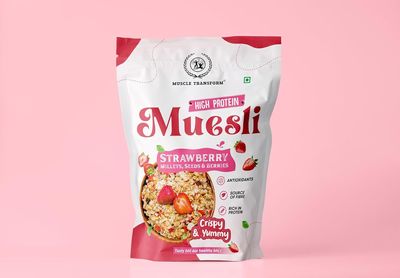 Muscle Transform High-Protein Muesli Breakfast Cereal with Fibre  Perfect for Breakfast, Baking, and Smoothies | Power Breakfast | Ready to Eat (900 Grams, Muesli Strawberry)