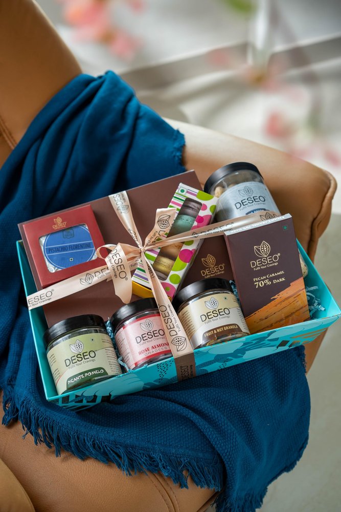 DESEO Premium Gift Hamper with Dark Chocolate, bar,granola, dragees, gourmet dried pomelo & Fox Nuts in Decorative Tray