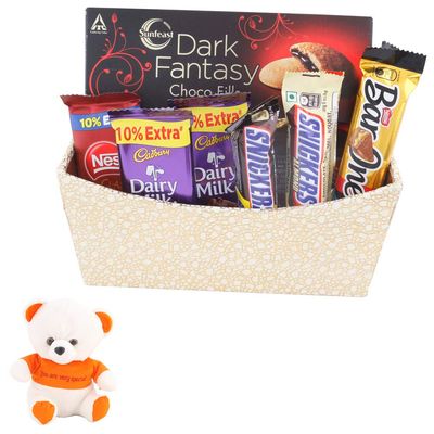 SFU E Com 7 Pieces Chocolate Hamper With Attractive Golden Basket | Valentine Love Teddy Bear With Chocolate Combo | Valentine Chocolate Hamper | 258