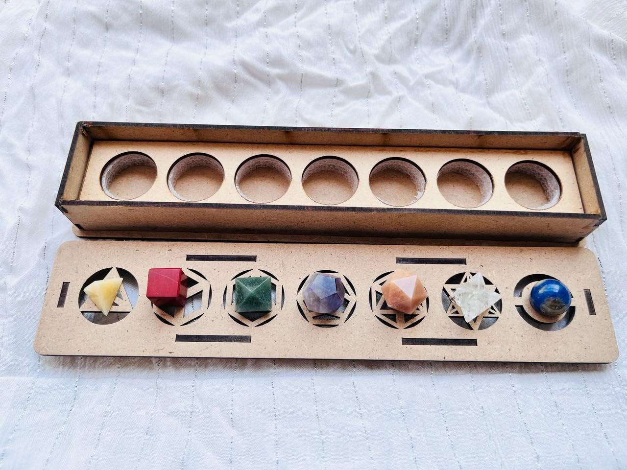 7 Chakra Sacred Geometry Set Platonic Solids Shungite Gemstone Crystal Geometry Set 7 Pcs Geometry Beautiful Gift with Wooden Box 15-20MM