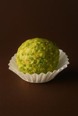 BANGLARMISTI Pistachio Monohora Sandesh - Bengali Sweets, Preservative-Free, Soft, Delightful, Delicious Mithai, Deliver Directly From Kolkata to all over india, no sugar-coated, 12 pcs Pack