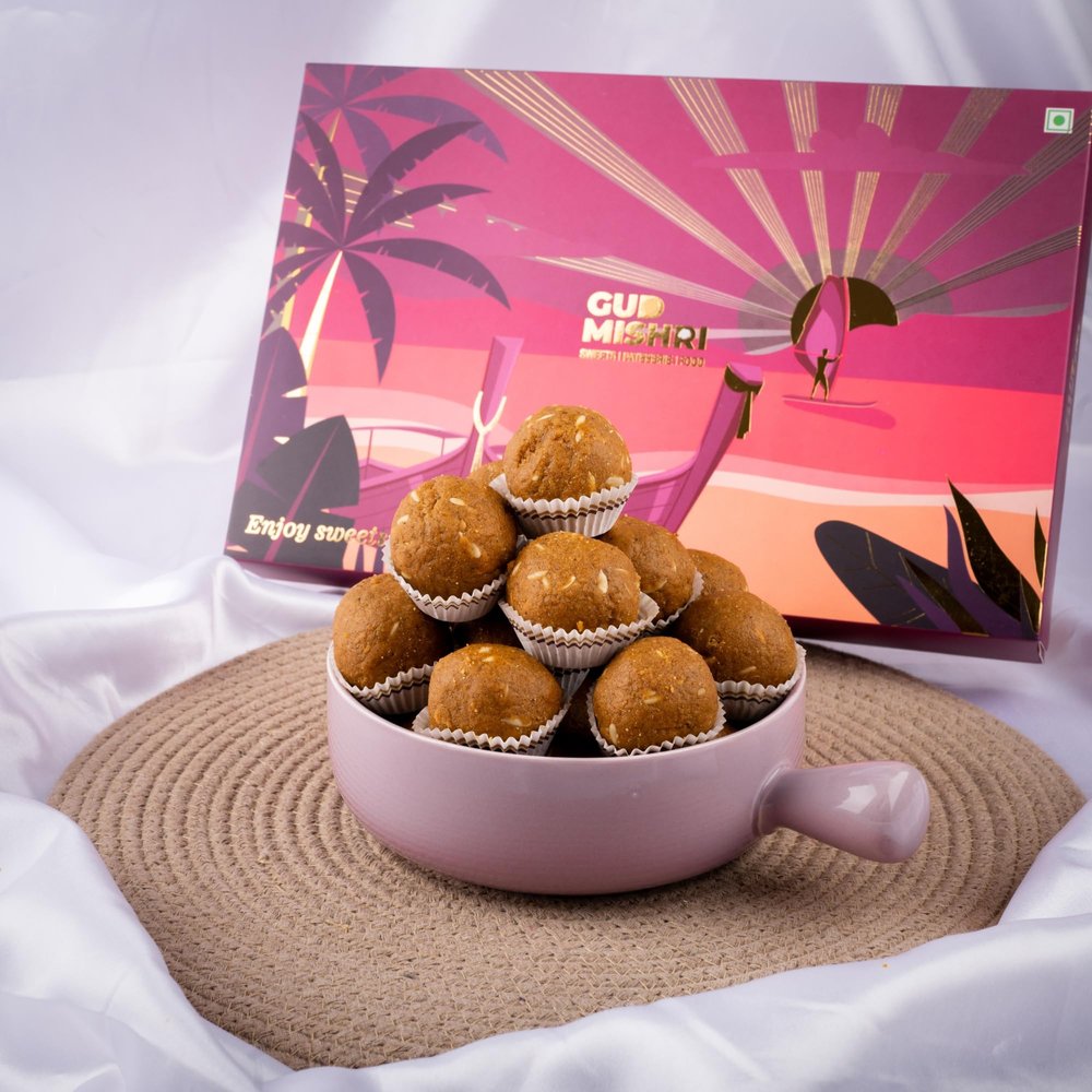 Besan Laddu | Handmade Indian Sweets | Desi Ghee Mithai | Guilt-Free Treat | No Refined Sugar | No Palm Oil | Traditional Indian Dessert | Healthy Sweet Gift Pack | Festive Gift Hamper