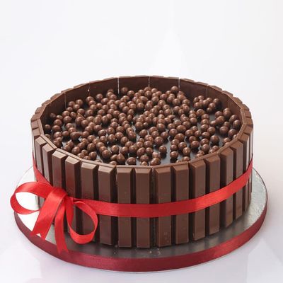 EG2i Fresh Chocolate Cake 1kg | Same Day Express Delivery | Ideal for Birthday, Anniversary, Valentine, Christmas, Mother's Day, Father's Day | Premium Celebration Gift Cake
