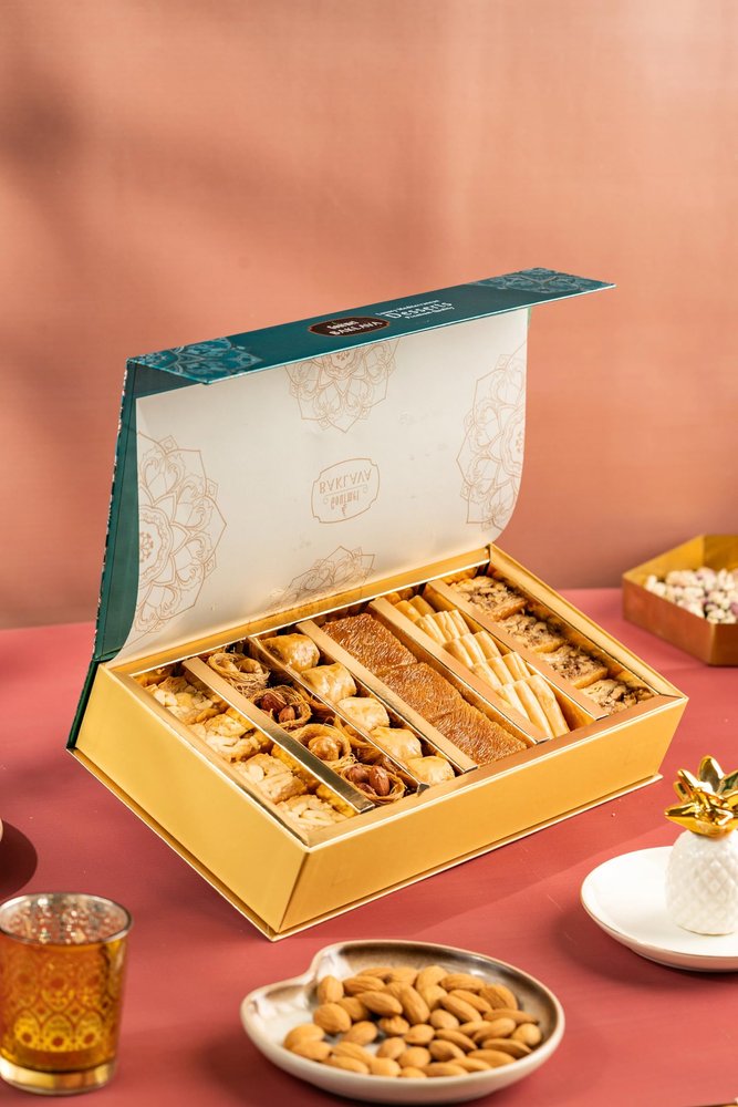 Gourmet Baklava Assorted Middle Eastern Desserts Box, 350g, Premium Mix of Cashew, Almond, Walnut Baklava, Belloria & Ladyfinger, Pure Cow Ghee, No Preservatives