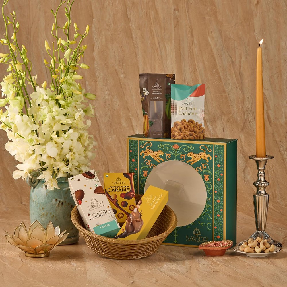SMOOR Eleganza Hamper, Premium Festive Box | Best for Gifting, Celebration, Festive, Birthday, Anniversary and Special Occasion.
