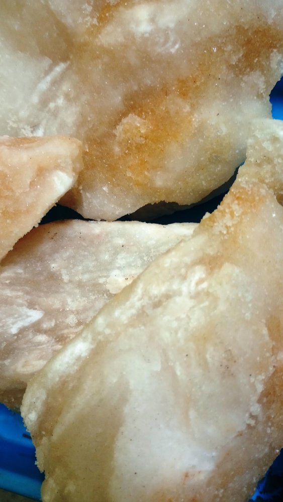 Aadi16's Traditional Rock Salt Used In Indian Cooking, Vastu Practices And Astrological Remedies. Natural, Unprocessed Crystalline Form, Raw Uncut Rock Salt or Sandhak Salt, Pack 1kg.