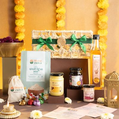 Bharat Vedica Swarna Bhojini Diwali Gift Hamper | Premium Diwali Hamper with Khapli Atta, Flaxseed Oil, A2 Gir Cow Ghee, Forest Honey, Pink Salt, Chocolates & Festive Gift Box